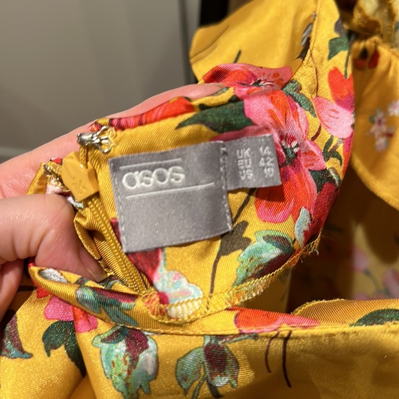 Gorgeous satiny cut out floral dress with high slit wrap skirt - Picture 3 of 3